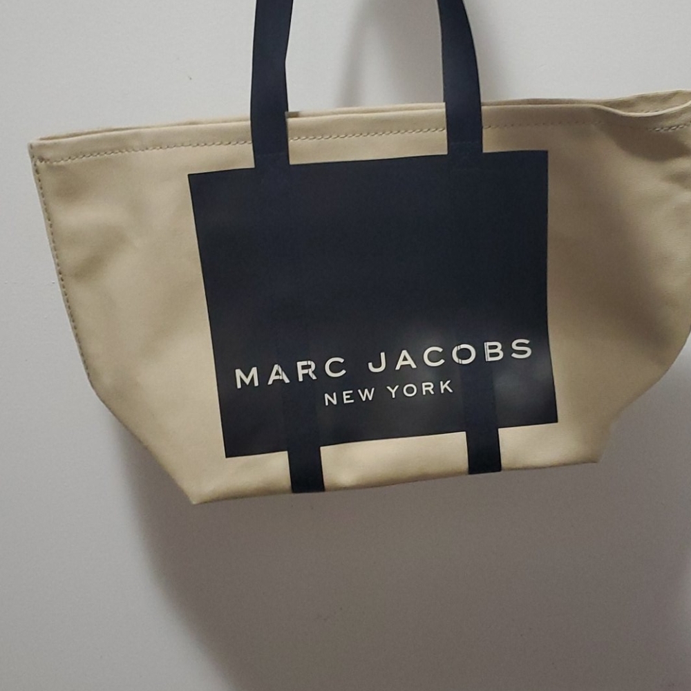 Like New marc jacobs duffle bag